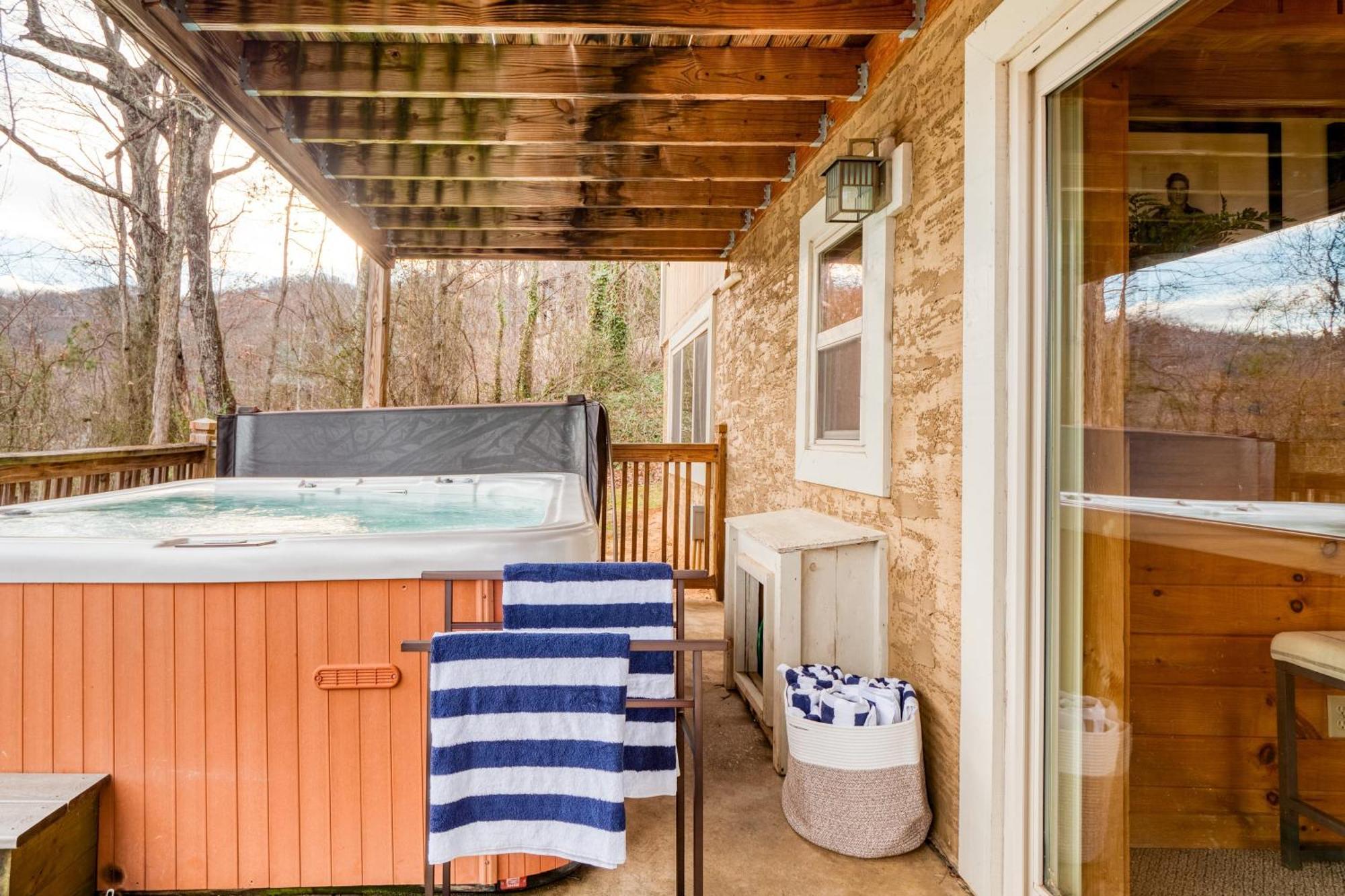 Chestnut By Avantstay Mountain Cabin W Treetop Views Hot Tub Game Room Gatlinburg Kültér fotó