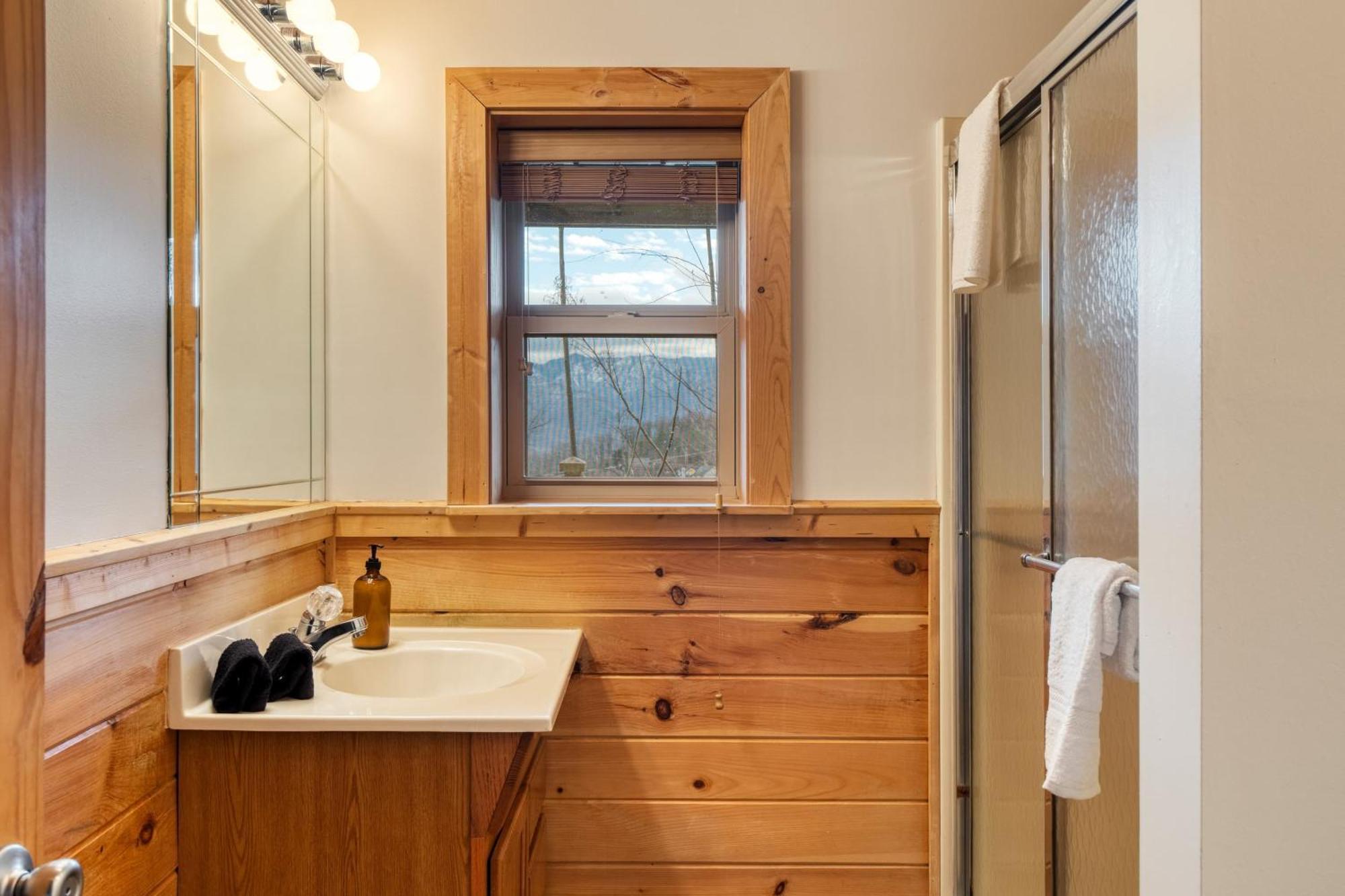 Chestnut By Avantstay Mountain Cabin W Treetop Views Hot Tub Game Room Gatlinburg Kültér fotó