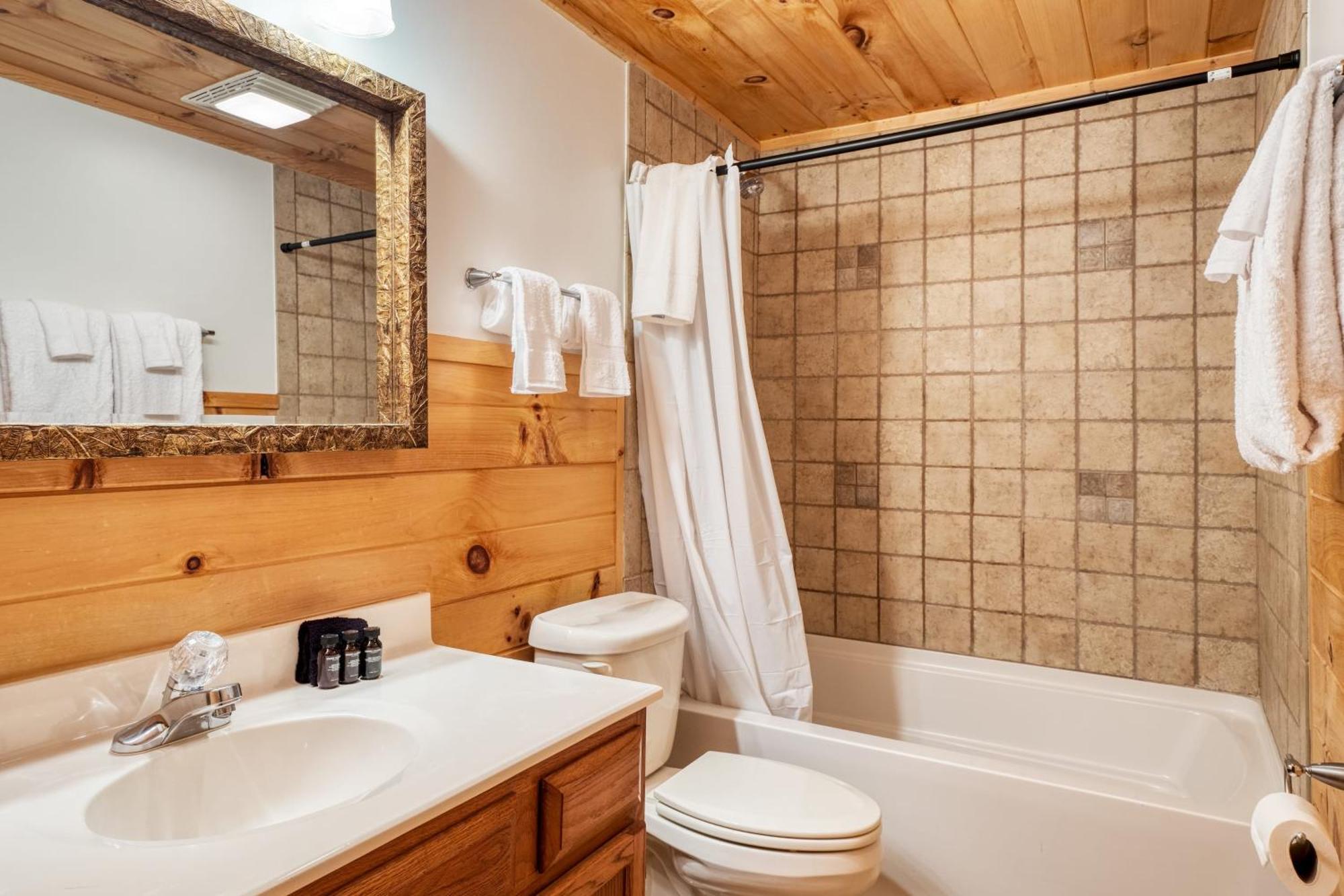 Chestnut By Avantstay Mountain Cabin W Treetop Views Hot Tub Game Room Gatlinburg Kültér fotó