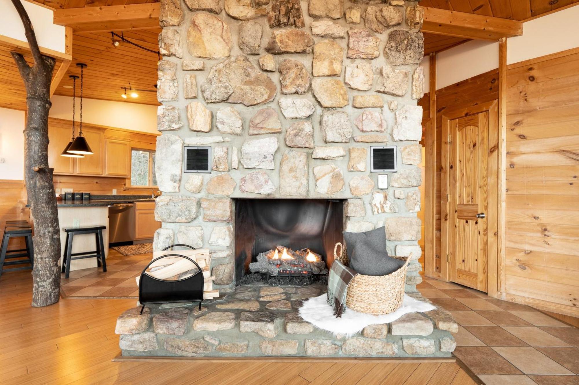 Chestnut By Avantstay Mountain Cabin W Treetop Views Hot Tub Game Room Gatlinburg Kültér fotó